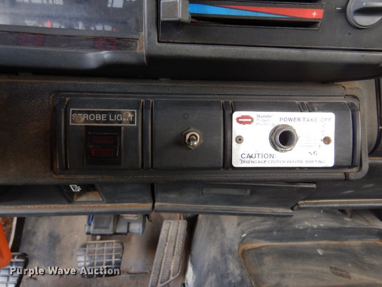 image for item DL6447 1999 GMC C7500  bucket truck