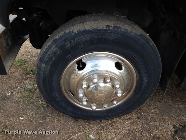 image for item DL6447 1999 GMC C7500  bucket truck