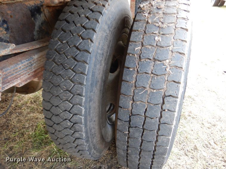 image for item DL6447 1999 GMC C7500  bucket truck