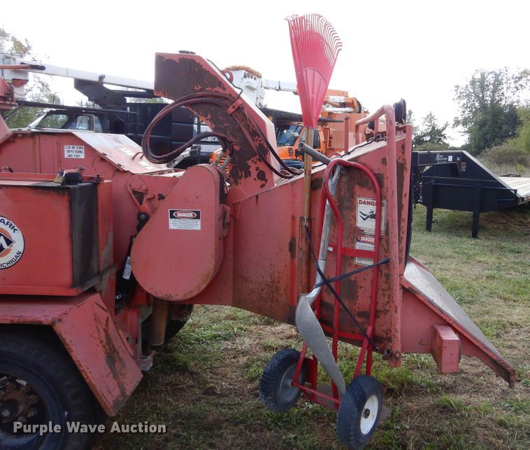 image for item DL6448 1998 Morbark 2400  wood chipper