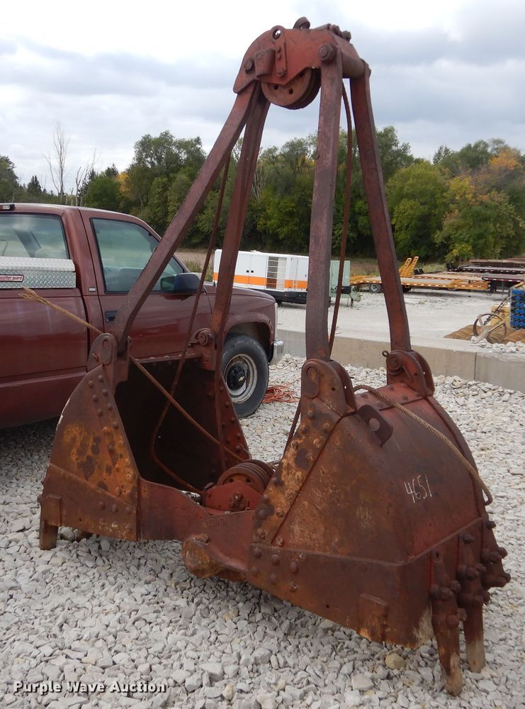 image for item DL6455 Clam shell bucket