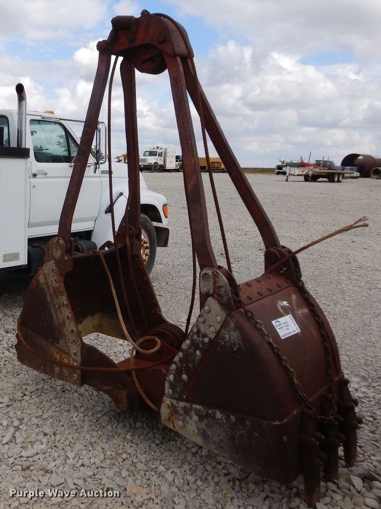 image for item DL6455 Clam shell bucket