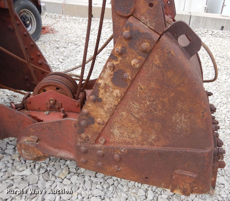 image for item DL6455 Clam shell bucket