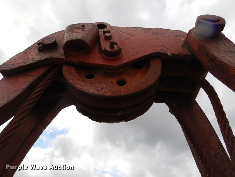 image for item DL6455 Clam shell bucket