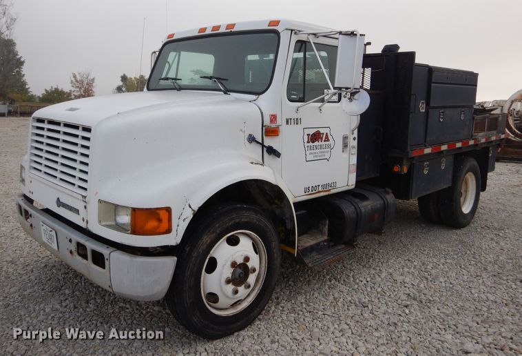 image for item DL6460 1992 International 4700  flatbed truck