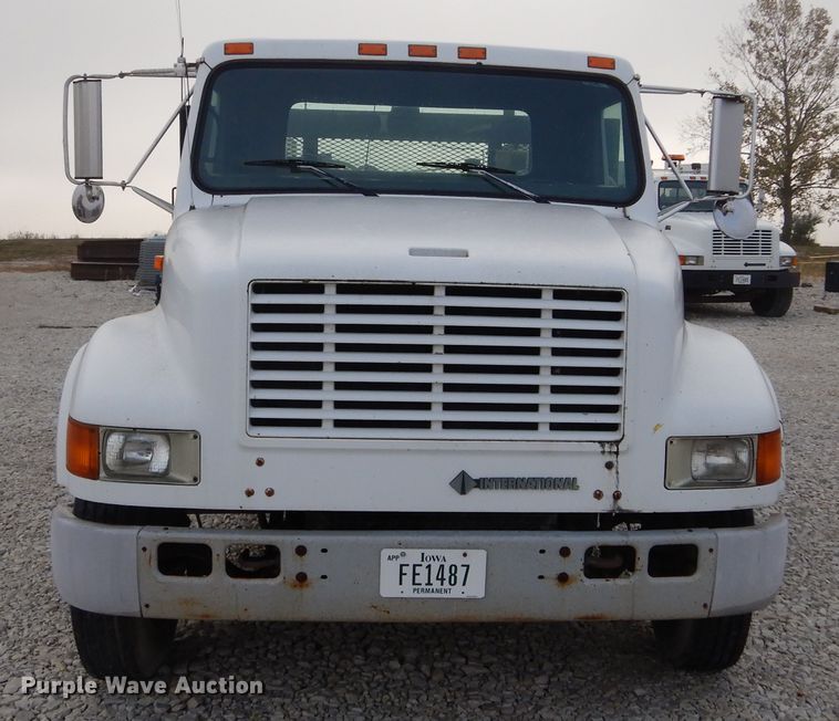 image for item DL6460 1992 International 4700  flatbed truck