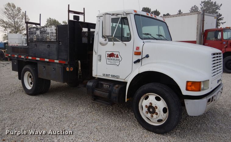 image for item DL6460 1992 International 4700  flatbed truck