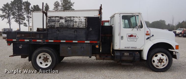 image for item DL6460 1992 International 4700  flatbed truck