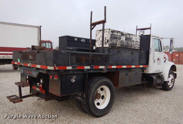 image for item DL6460 1992 International 4700  flatbed truck