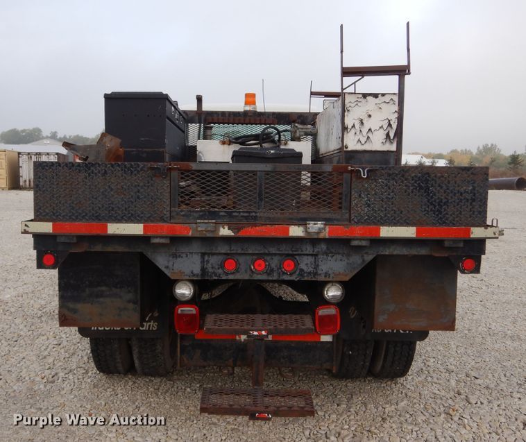image for item DL6460 1992 International 4700  flatbed truck