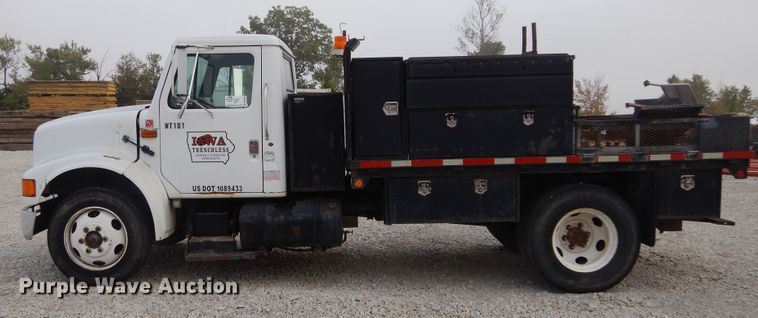 image for item DL6460 1992 International 4700  flatbed truck