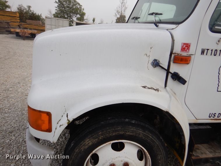 image for item DL6460 1992 International 4700  flatbed truck