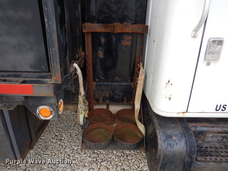 image for item DL6460 1992 International 4700  flatbed truck