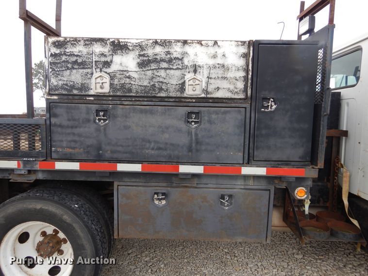 image for item DL6460 1992 International 4700  flatbed truck