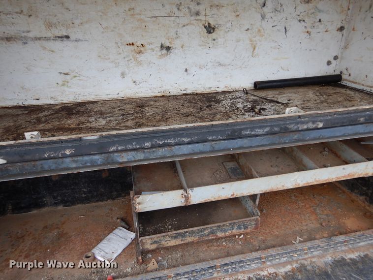 image for item DL6460 1992 International 4700  flatbed truck