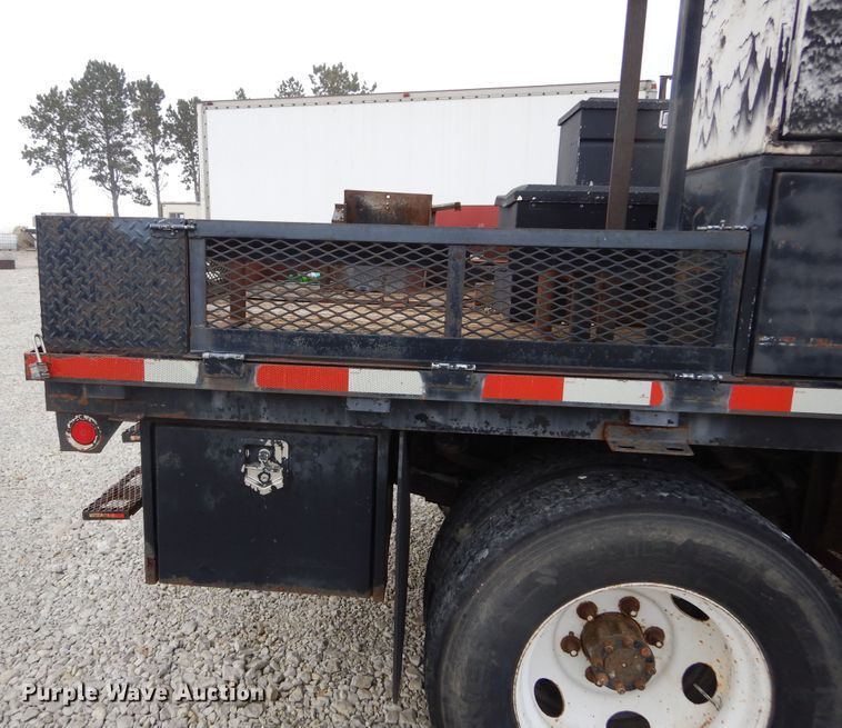 image for item DL6460 1992 International 4700  flatbed truck