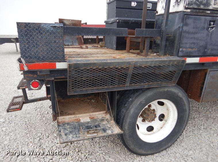 image for item DL6460 1992 International 4700  flatbed truck
