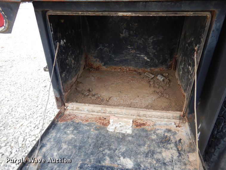 image for item DL6460 1992 International 4700  flatbed truck