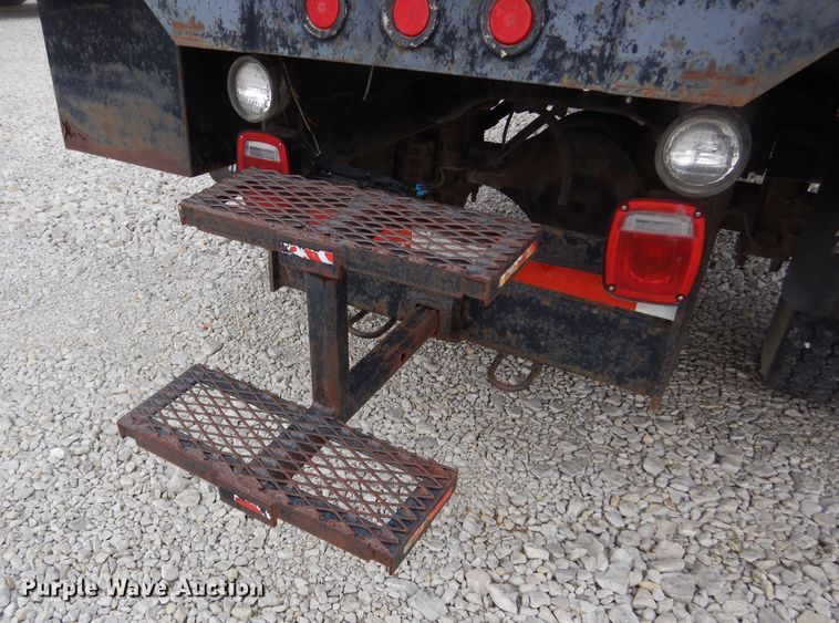 image for item DL6460 1992 International 4700  flatbed truck