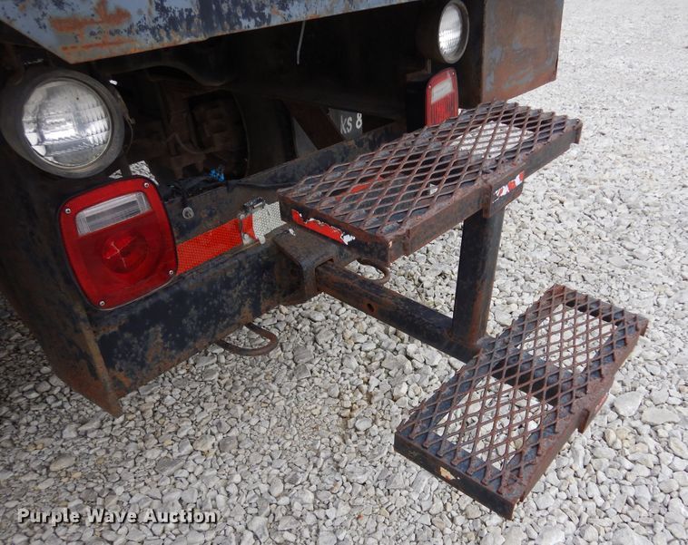 image for item DL6460 1992 International 4700  flatbed truck