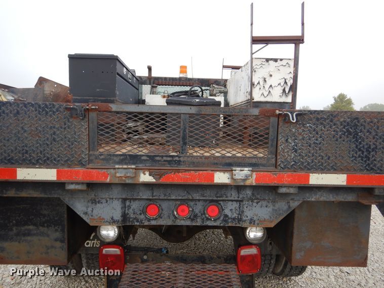 image for item DL6460 1992 International 4700  flatbed truck