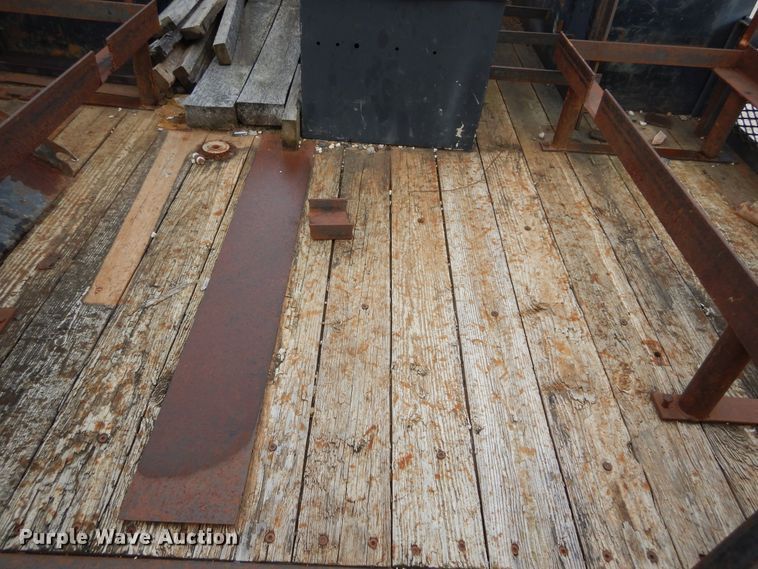 image for item DL6460 1992 International 4700  flatbed truck