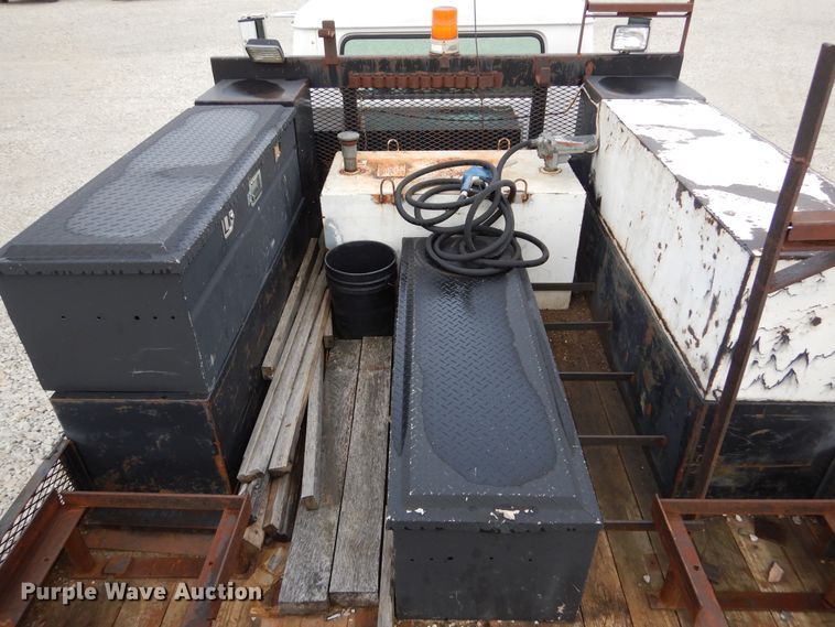 image for item DL6460 1992 International 4700  flatbed truck