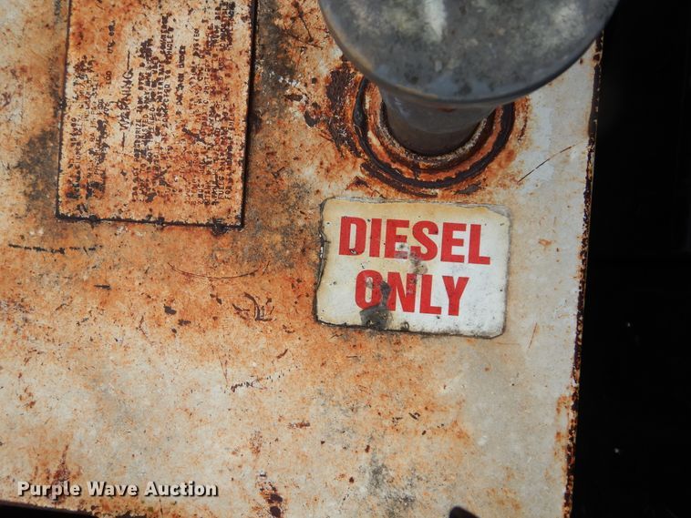 image for item DL6460 1992 International 4700  flatbed truck