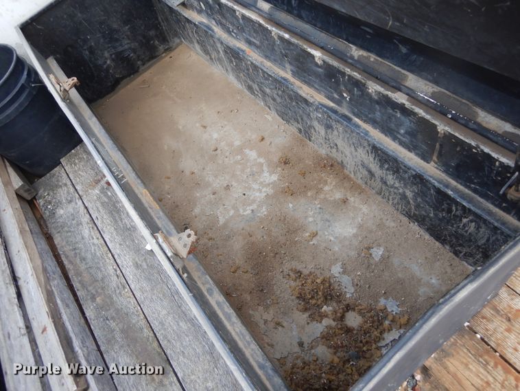 image for item DL6460 1992 International 4700  flatbed truck