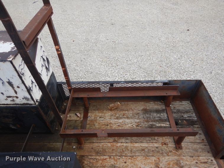 image for item DL6460 1992 International 4700  flatbed truck