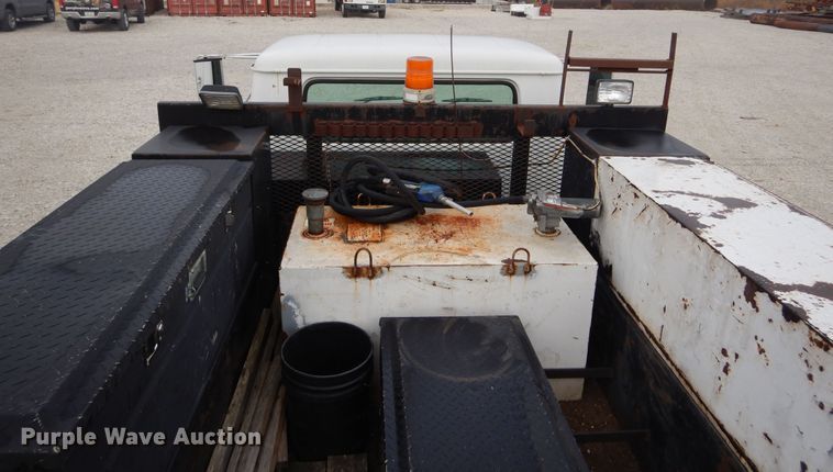 image for item DL6460 1992 International 4700  flatbed truck