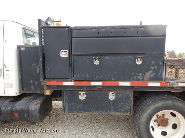 image for item DL6460 1992 International 4700  flatbed truck