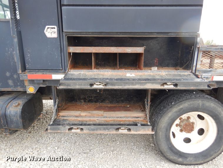 image for item DL6460 1992 International 4700  flatbed truck