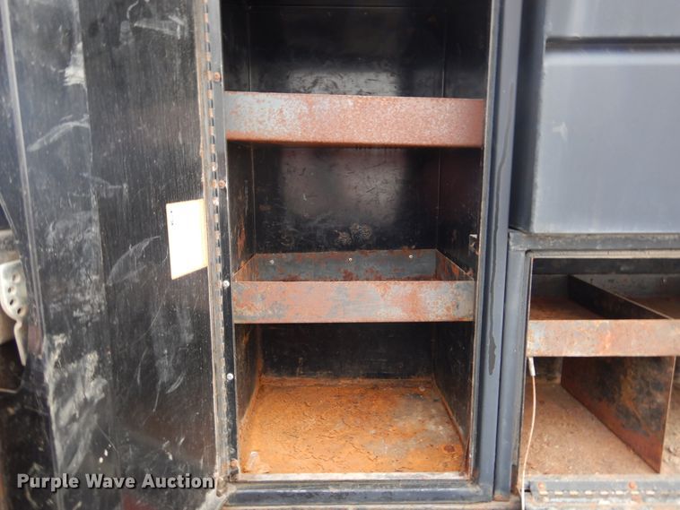 image for item DL6460 1992 International 4700  flatbed truck