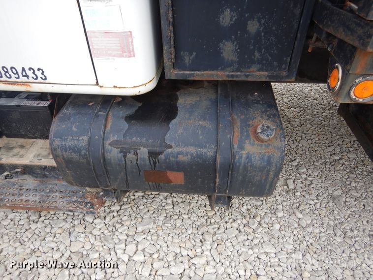 image for item DL6460 1992 International 4700  flatbed truck