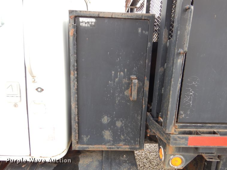 image for item DL6460 1992 International 4700  flatbed truck