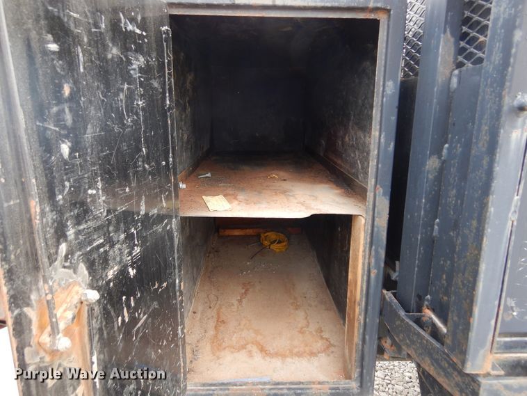 image for item DL6460 1992 International 4700  flatbed truck