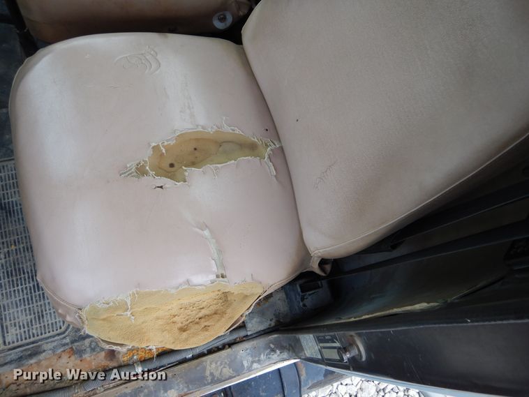 image for item DL6460 1992 International 4700  flatbed truck