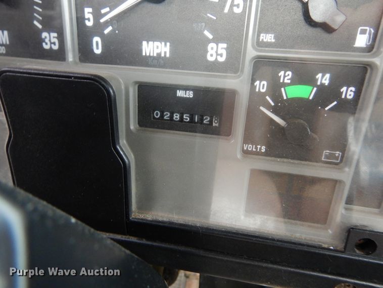 image for item DL6460 1992 International 4700  flatbed truck