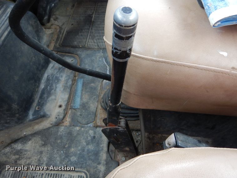 image for item DL6460 1992 International 4700  flatbed truck