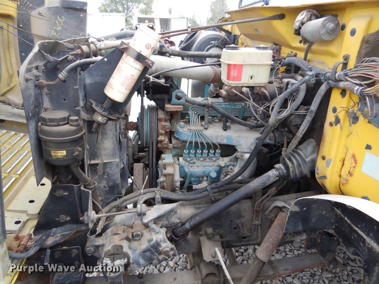 image for item DL6460 1992 International 4700  flatbed truck