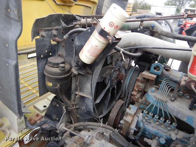 image for item DL6460 1992 International 4700  flatbed truck