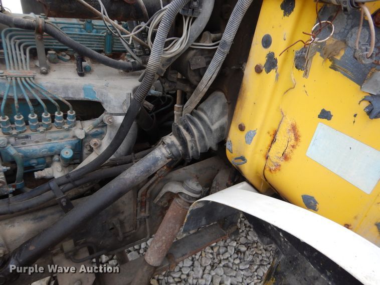 image for item DL6460 1992 International 4700  flatbed truck