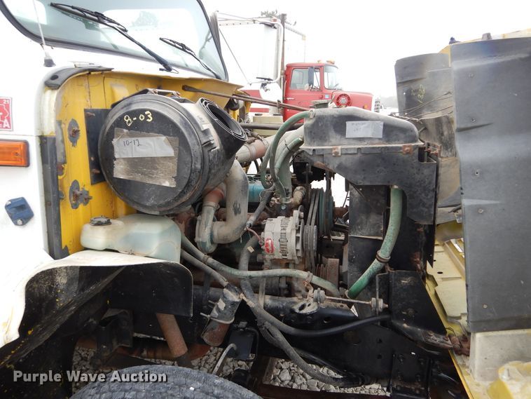 image for item DL6460 1992 International 4700  flatbed truck