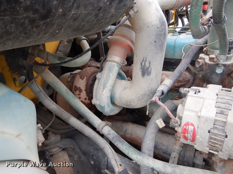 image for item DL6460 1992 International 4700  flatbed truck