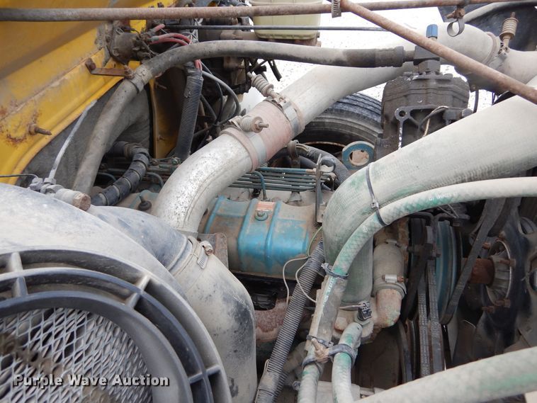 image for item DL6460 1992 International 4700  flatbed truck