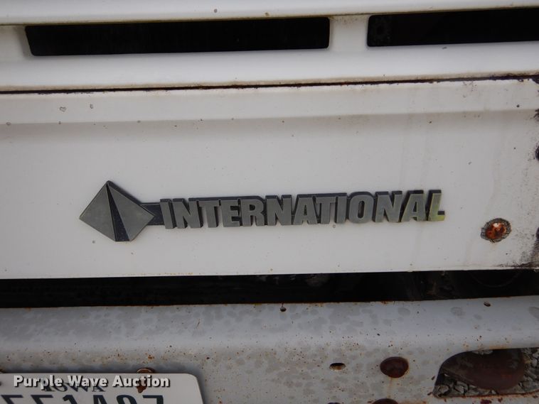 image for item DL6460 1992 International 4700  flatbed truck