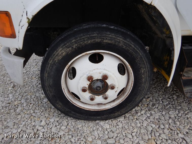 image for item DL6460 1992 International 4700  flatbed truck