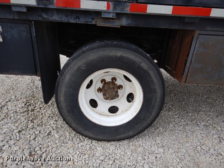 image for item DL6460 1992 International 4700  flatbed truck