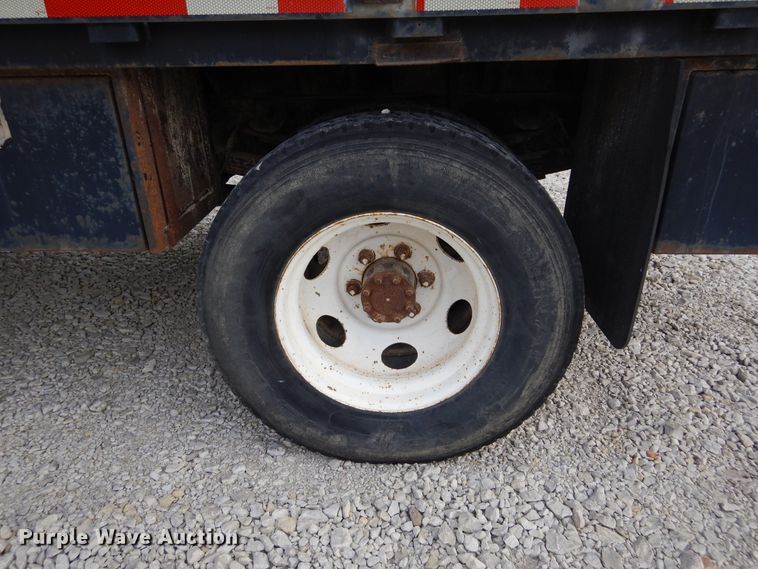 image for item DL6460 1992 International 4700  flatbed truck